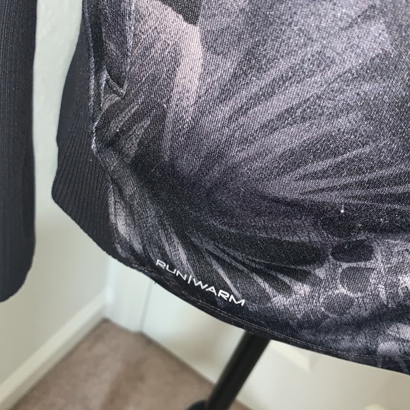 Saucony hooded zip up running jacket - Picture 5 of 6